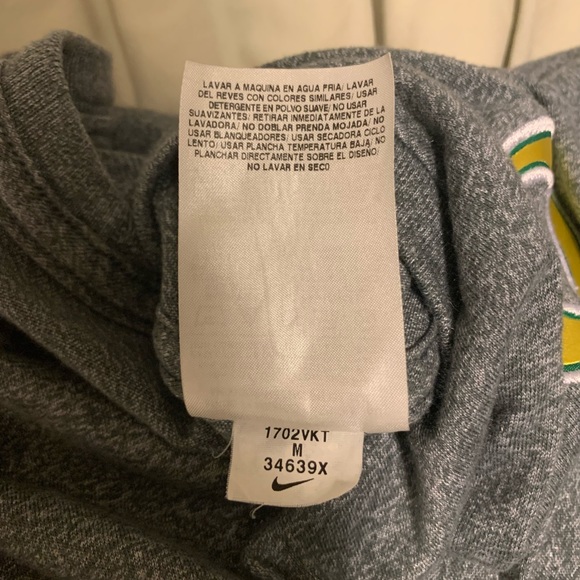 Oregon Ducks Nike T-Shirt - Picture 6 of 7